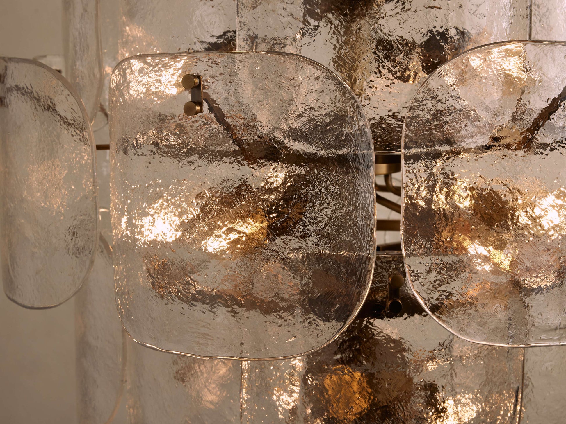 Plaire Round Chandelier-Fanci Lamps