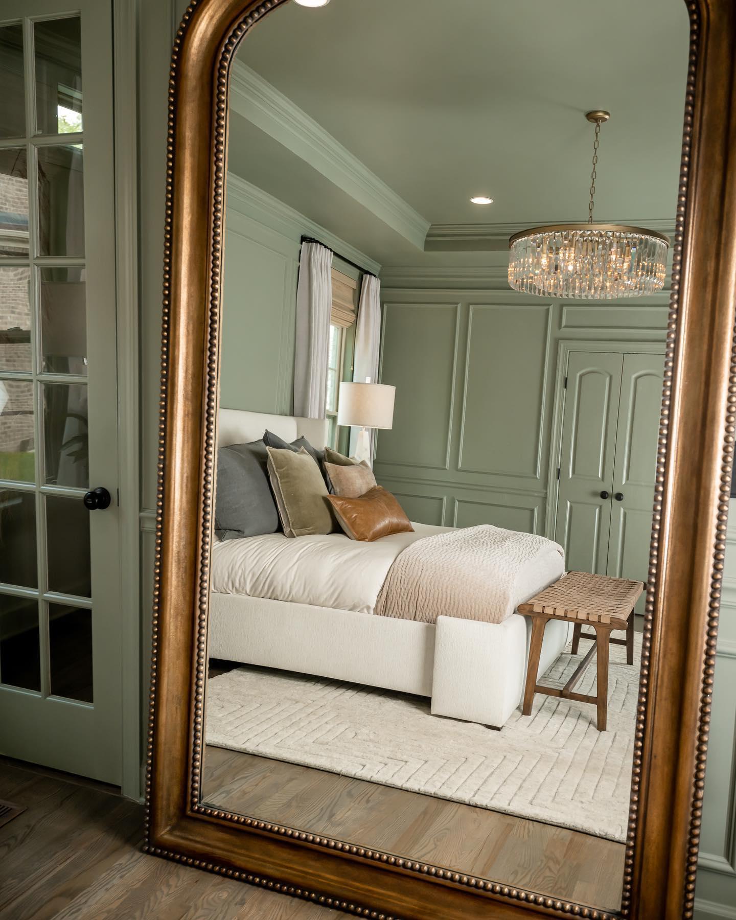 Leyland Round Chandelier-Fanci Lamps